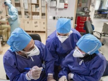 افزایش حقوق و تبدیل وضعیت پرستاران در دستور کار دولت قرار بگیرد