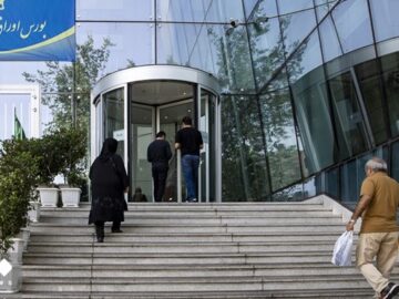 بازپس‌گیری کانال ۱٫۴ میلیون واحدی توسط سهام کوچک‌ بورس/ سبزپوشی بازار سهام با خودرویی‌ها و سیمانی‌ها