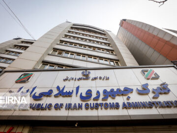 بیش‌از ۳۰ هزار خودرو به‌علت مشکلات گمرکی در بم دپو شده است