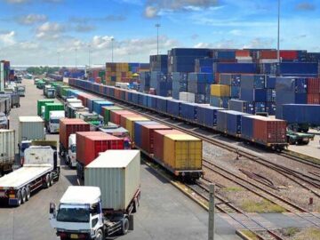 حمل بیش از ۱.۵ میلیون تن کالای اساسی از بندر امام