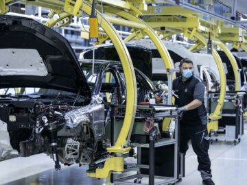 رکورد تولید ماهانه خودرو در کشور پس از ۵ سال شکسته شد/ تولید ۷۵۰ هزار دستگاه خودرو