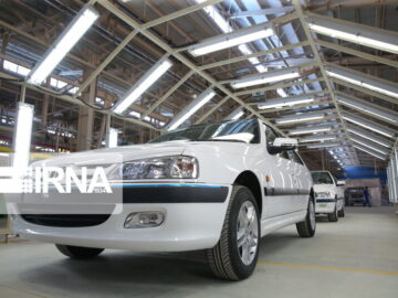 عرضه خودرو در بورس کالا باید افزایش یابد