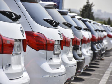 عرضه ۲۱۷۴ دستگاه خودرو در بورس کالا/ تارا و ۲۰۷ اتوماتیک هم بورسی شدند