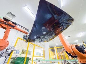 عکس | تغییر بزرگ در شیشه جلو خودروها / شیشه‌های قدیمی به تاریخ می‌پیوندند