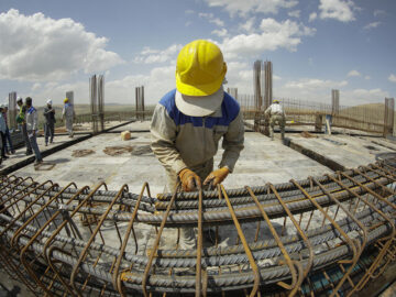 قراردادهایی که به یک فوت بند است| کارگران مشغول کار نیستند