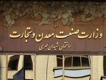 اذعان وزارت صمت به ۲ تخلف خودروساز در بورس کالا/ تولید خودرو به بالاترین سطح ۴ سال اخیر رسید