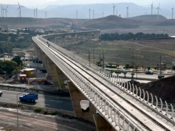‌حرکت بارهای ریل‌پسند به سمت حمل جاده‌ای/ ضرورت رشد بهره‌وری در ناوگان بار ریلی‌