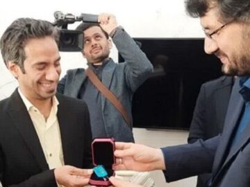 دستور بذرپاش برای تسریع در تامین زمین‌ مسکن یک‌طبقه‌/ تحویل کلید خانه به متقاضیان نهضت ملی در طبس