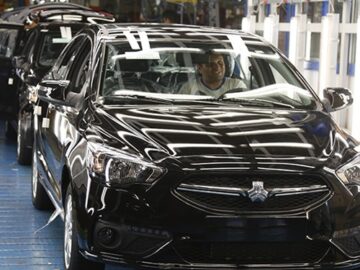 رشد ۱۰ درصدی تولید و افزایش ۳۰ درصدی تحویل خودرو‌/ خودروهای وارداتی در آستانه ورود به کشور