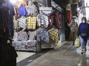 رکود در فروشگاه‌های پوشاک اصفهان| زمستانه‌هایی که بازارشان گرم نیست