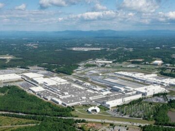 عکس| کار در بزرگترین سایت تولیدکننده ب‌ام‌و چه شکلی است؟