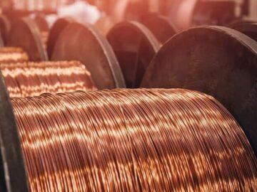 قیمت مواد اولیه در ایران گران تر از بازار جهانی| دولت هزینه سرمایه در گردش تولیدی ها را گران کرد