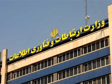 معاون وزارت ارتباطات تولیدکنندگان سیستم عامل تلفن همراه را فراخواند