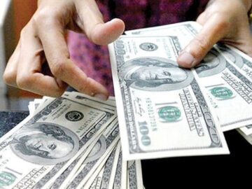 نماینده مجلس: خرید ارز در قیمت‌های فعلی به صلاح افراد نیست/ دولت کمبود ارز ندارد