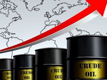 کاهش ارزش دلار قیمت نفت را افزایش داد