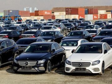 یوسفی: واردات خودروهای یک میلیاردی، بازار را تنظیم نمی‌کند/وزیر صمت برای کنترل قیمت ورود کند