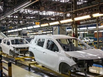 بحث داغ مخالفان و موافقان عرضه خودرو در بورس کالا