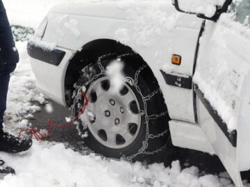 برف و باران در جاده‌‌های ۲۰ استان/ تردد در محورهای برف‌گیر فقط با زنجیر چرخ امکان‌پذیر است