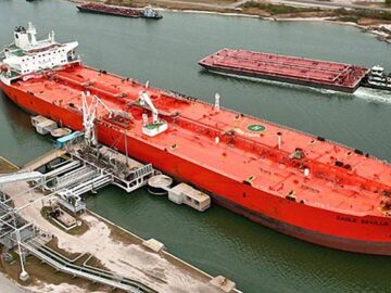 روایتی از افول یک خودکفایی/ چرا ایران در آستانه واردات بنزین قرار گرفته است