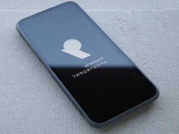 رونمایی رقیب سوئیسی آیفون و اندروید