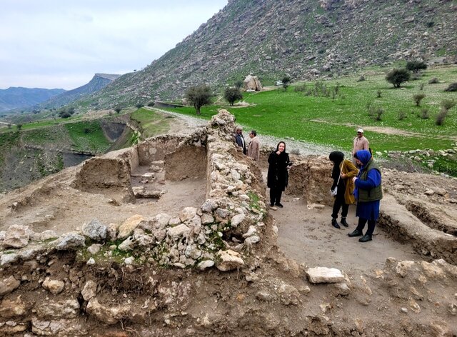 ماجرای کشف دو سکه خاتون ایرانی در پشت سد «چمشیر»