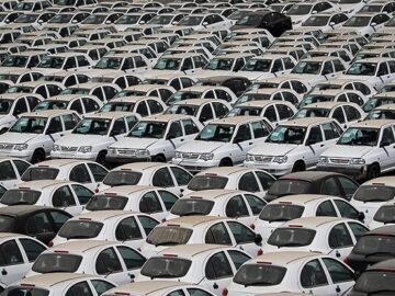 هجوم متقاضیان برای قرعه کشی خودرو/ کف قیمت خودرو ۳۰۰ میلیون!