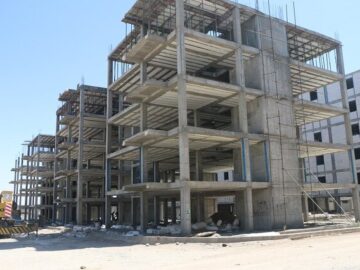 چه کسی مسئول ساخت مسکن است؟