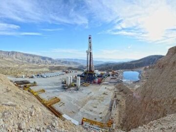 آغاز تولید و بهره‌برداری از نخستین چاه میدان نفتی مارون ۱ و ۴