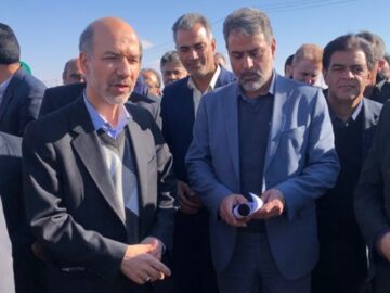 بهره‌برداری از نیروگاه ۳۲۴ مگاواتی زرند/خط انتقال آب از دریای عمان به کرمان کلید خورد