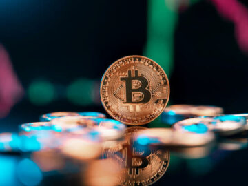 بیت‌کوین در آستانه حرکتی تهاجمی