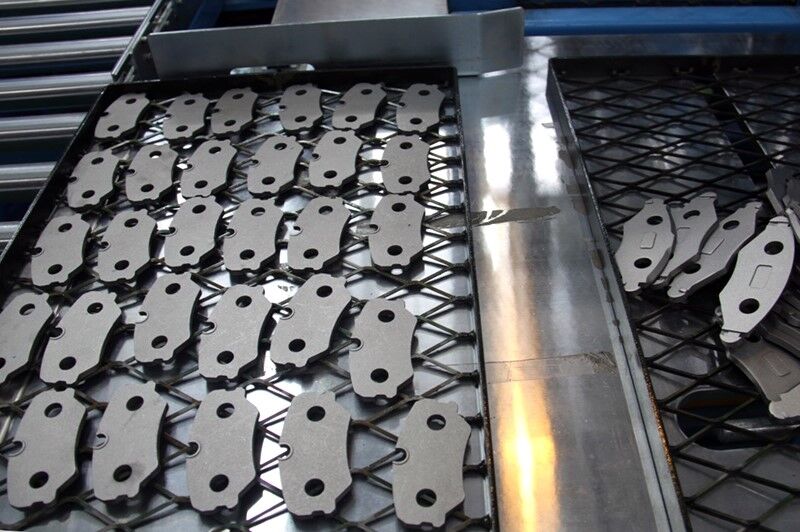 تامین ارز چالش اصلی قطعه سازی|لنت ترمز علیرغم ممنوعیت واردات به کشور وارد می شود