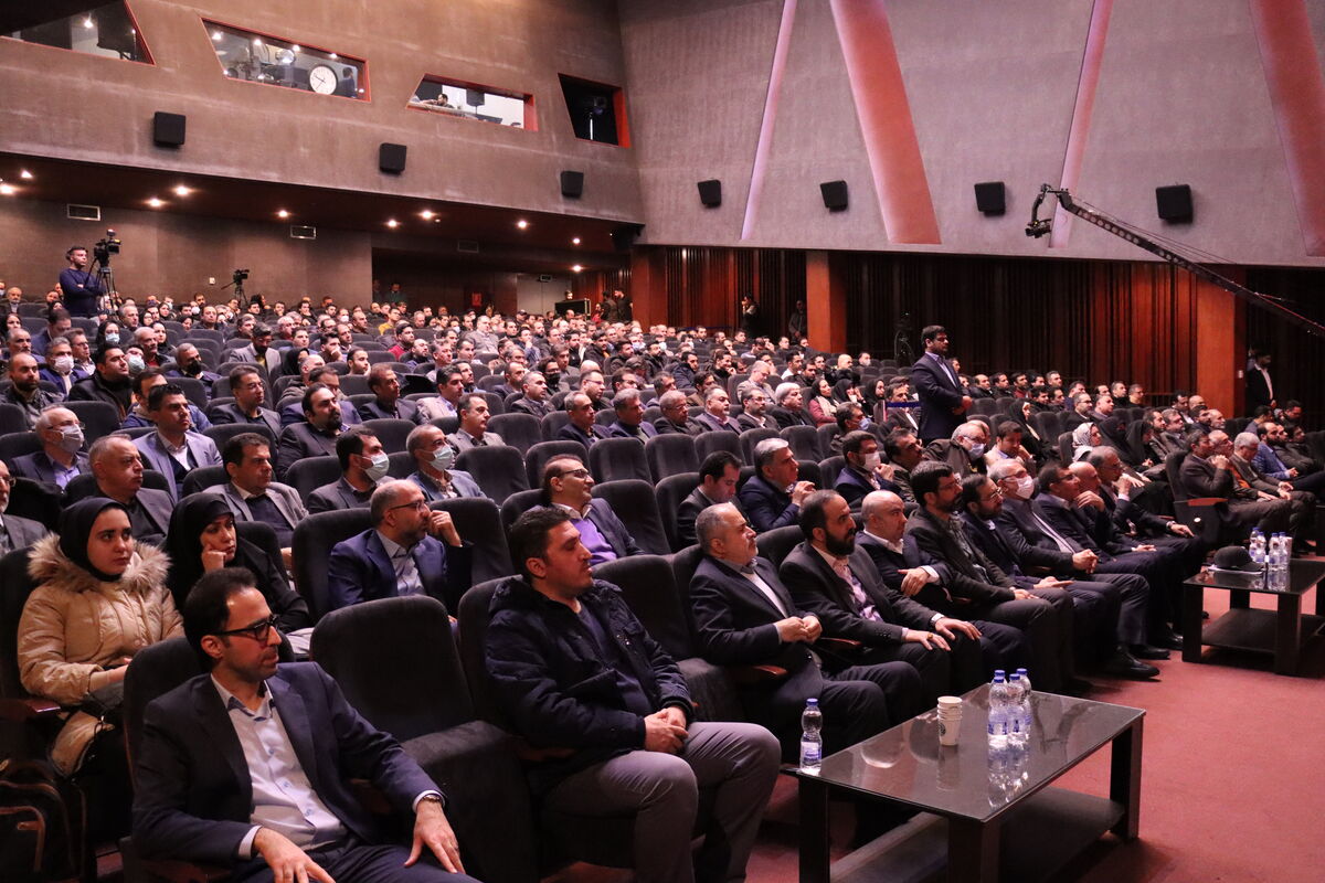 تجلیل از خانواده ۱۴ خانواده شهدای داروسازی دفاع مقدس| ایران تنها تولید کننده واکسن کرونا در منطقه