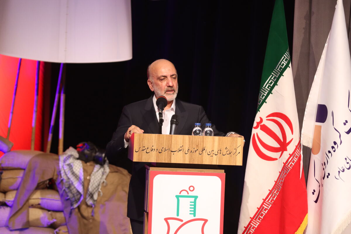 تجلیل از خانواده ۱۴ خانواده شهدای داروسازی دفاع مقدس| ایران تنها تولید کننده واکسن کرونا در منطقه