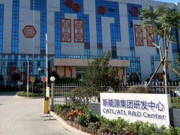 تسلا جایش را به شرکت چینی داد