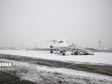تمام فرودگاه‌ها باز هستند/ برف‌روبی از فرودگاه‌های اراک و همدان در حال انجام است