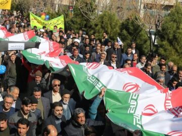 حضور یکپارچه کارکنان و بسیجیان سنگ آهن مرکزی در راهپیمایی ۲۲ بهمن