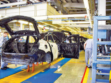 خودروسازان خصوصی از دولتی‌ها جلو زدند