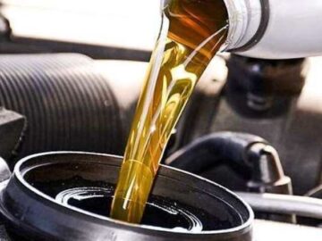 درسایه نبود نظارت ها روغن موتور در انبار توزیع کنندگان دپو شد|قاچاق روغن موتور عامل گرانی