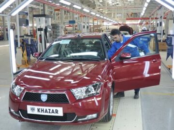 فارس من| افراد فاقد خودرو اولویت واگذاری کارخانه‌ها باشد