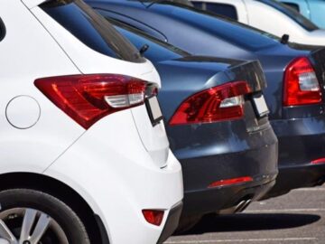 فارس من| مطالبه مردم برای واردات خودروی کارکرده خارجی/ موافقت کمیسیون تلفیق و مخالفت ایران‌خودرو‌