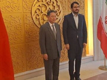 مطالبه وزیر راه ایران از وزیر حمل و نقل چین بابت عملیاتی کردن شاخه جنوبی جاده ابریشم