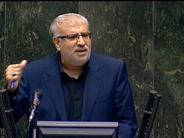 منع واردات ۲۵۰ قلم تجهیز نفتی/افزایش بهره‌وری چاه‌های کم‌بازده با توان دانش‌بنیان‌ها