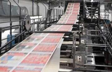 چوب کانون‌های تبلیغاتی لای چرخ چاپخانه‌ها 