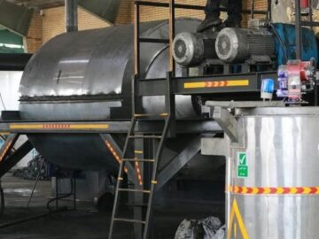 کلنگ زنی احداث کارخانه تولید الکترود گرافیتی در منطقه ویژه اقتصادی کازرون