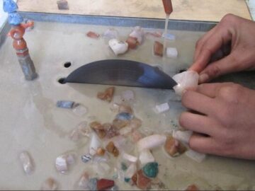 برگزاری دوره‌های آموزشی گوهرتراشی در ۲۳ استان