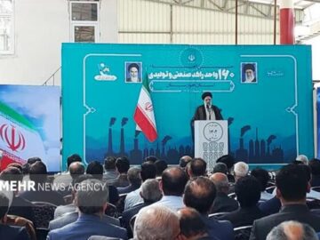 جشن احیای ۱۶۰ واحد صنعتی و تولیدی راکد خوزستان در دزفول برگزار شد