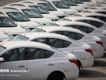 خروج ۵۳ دستگاه خودروی وارداتی از گمرک / فیات در انتظار ترخیص