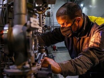 دولت باید در تصمیم گیری ها از بخش خصوصی مشورت بگیرد