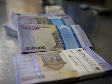 دولت چقدر بدهکار است؟