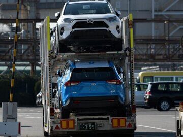 عضو هیئت رئیسه مجلس: خودروهای خارجی کارکرده در بازار تا ۱۰ برابر قیمت واقعی به فروش می‌رسند